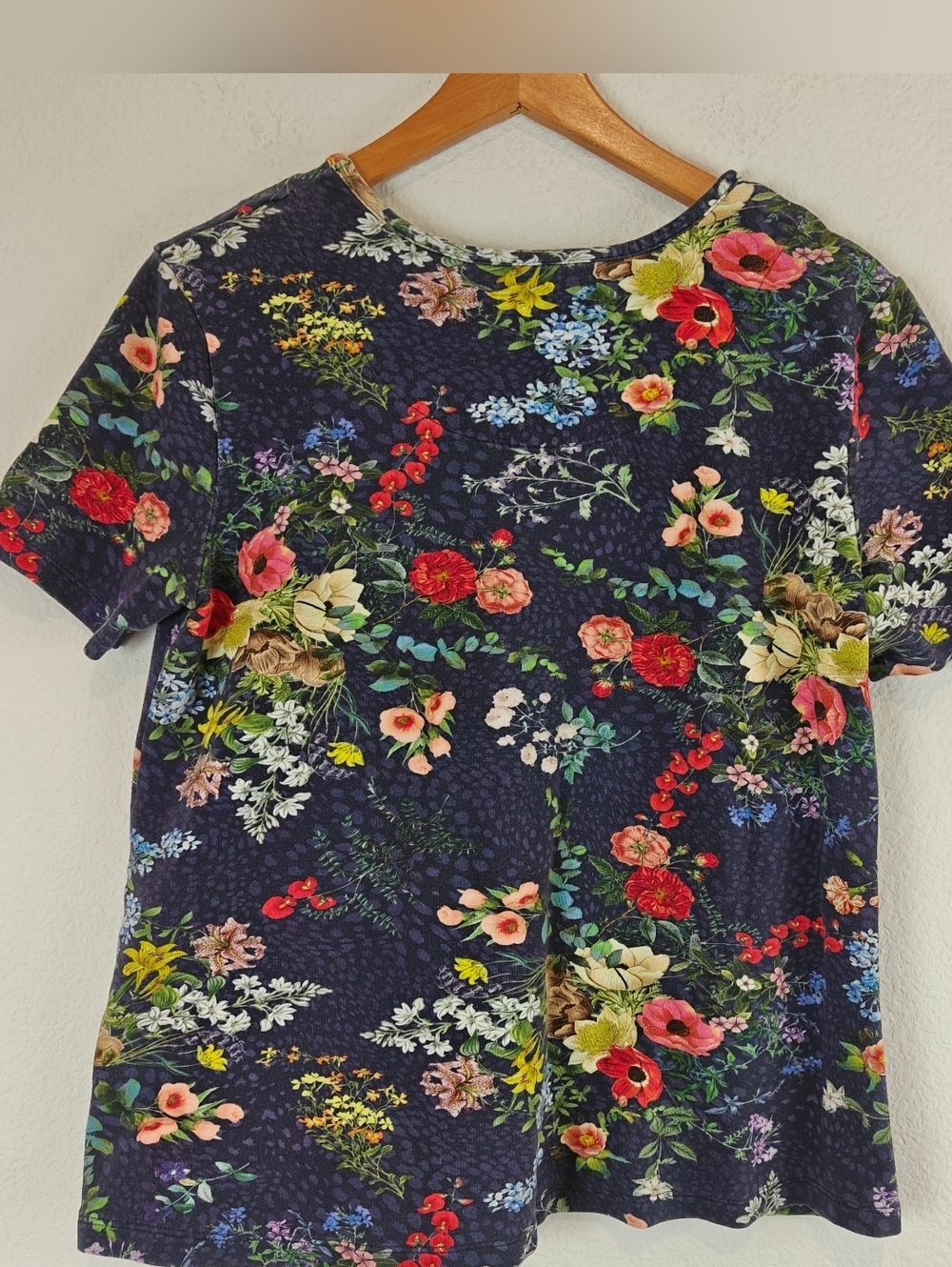 Johnny Was Calmé Floral Tee 🌸 Boho Luxe Stretch Top Navy Multicolor Size Small - Picture 8 of 12